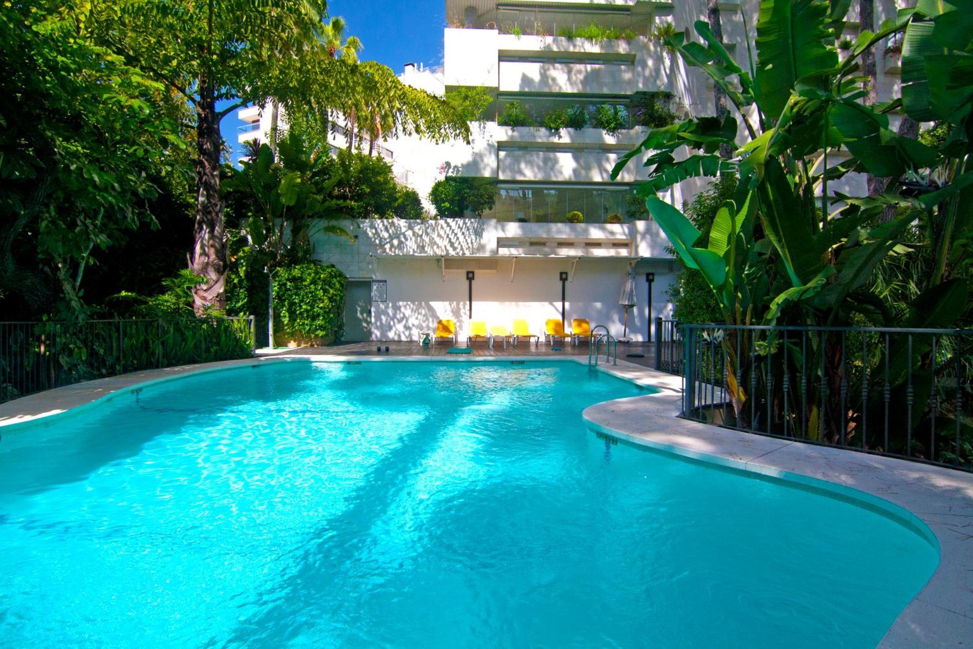 Lujoso Apartamento Con Piscina En Paseo Maritimo Marbellac Extérieur photo